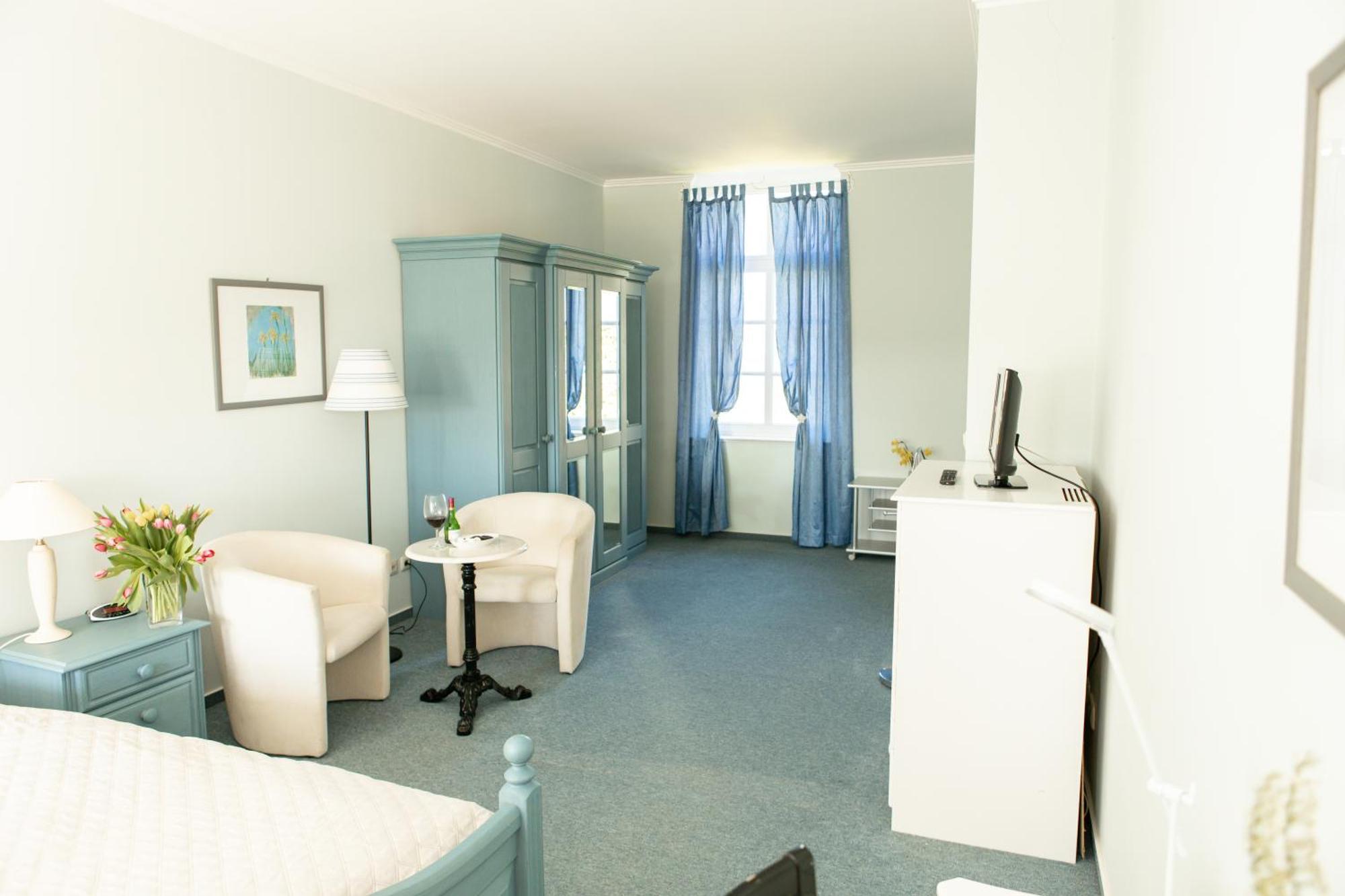 Hotel-Garni Gut Tribbevitz Neuenkirchen auf Rugen Buitenkant foto