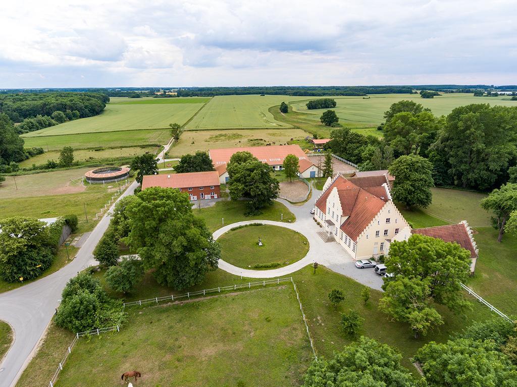 Hotel-Garni Gut Tribbevitz Neuenkirchen auf Rugen Buitenkant foto