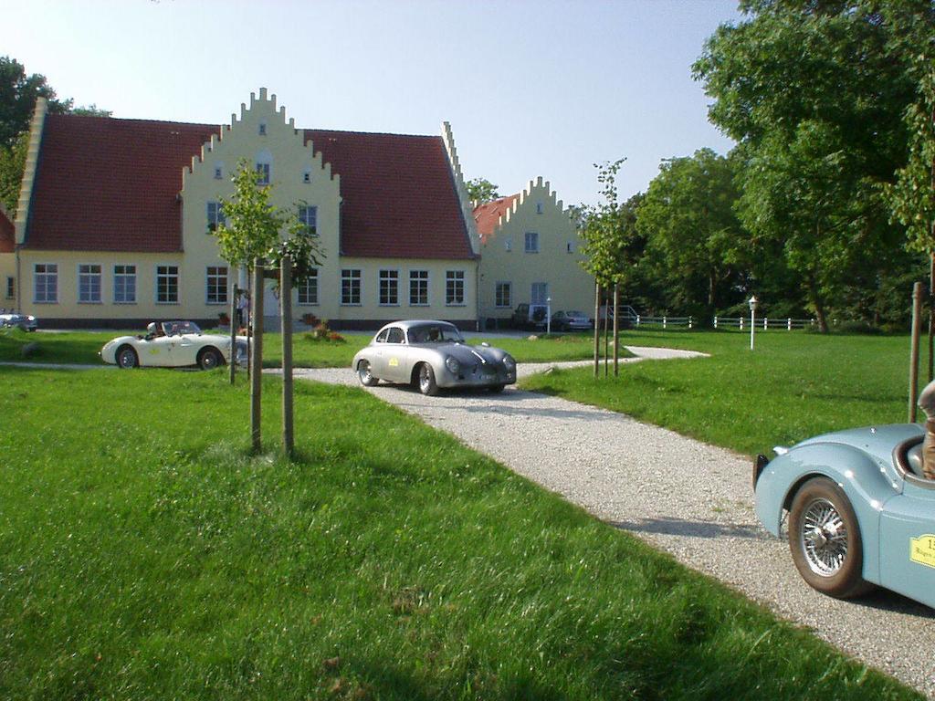 Hotel-Garni Gut Tribbevitz Neuenkirchen auf Rugen Buitenkant foto